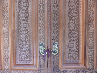 porte en bois sculpté ouzbék