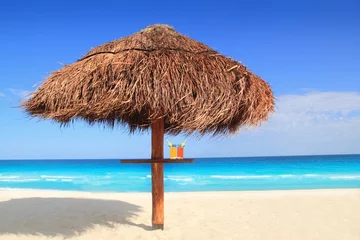 Papier Peint photo autocollant Caraïbes palapa sun roof beach umbrella in caribbean