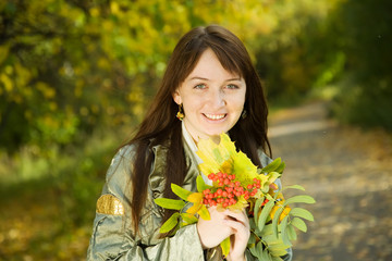 Naklejka premium portrait of girl with autumn bouquet