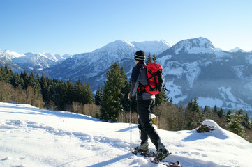 Fototapeta na wymiar Schneeschuh-Wanderung