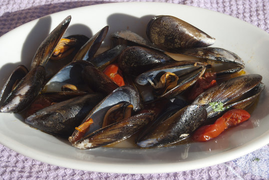 Cozze. Impepata di cozze. piatto napoletano