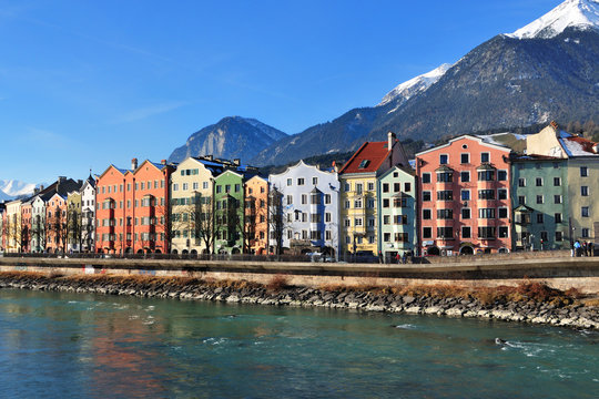 Innsbruck - Case tipiche lungo il fiume Inn - Inverno