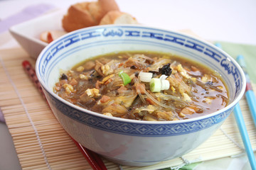 Sauer-Scharf-Suppe