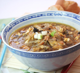 Sauer-Scharf-Suppe