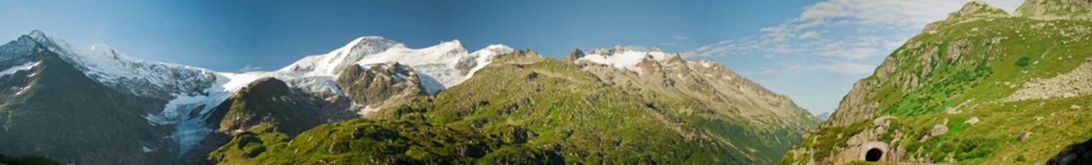 Fototapeta na wymiar Panorama of green mountains