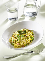 spaghetti carbonara aux légumes pâtes