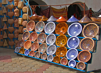 Colorful oriental pottery bazaar (Tunisia)
