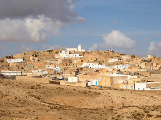 Fototapeta na wymiar Berber town in Sahara desert, Tunisia