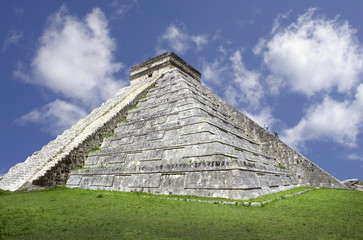 Mayan pyramid, Kukulcan Temple at Chichen Itza, Yucatan, Mexico