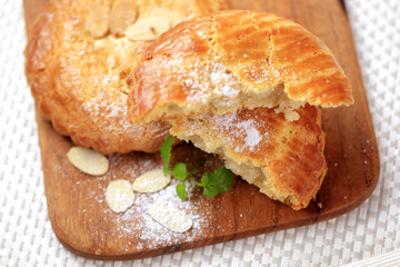 Almond cakes