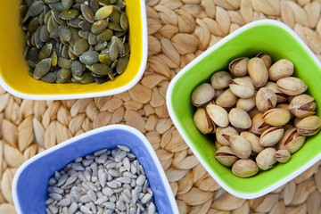 pistachos y semillas de girasol