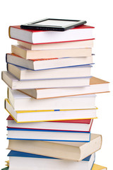 e-book reader auf bücherstapel