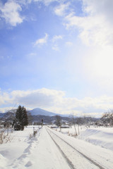 冬の青空と東北本線