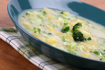 Broccoli soup with potatoes