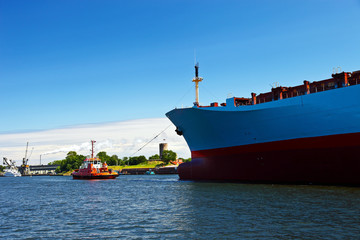 Fototapeta premium Towing vessel in the port