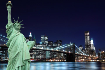 Brooklyn Bridge and The Statue of Liberty, New York City - obrazy, fototapety, plakaty