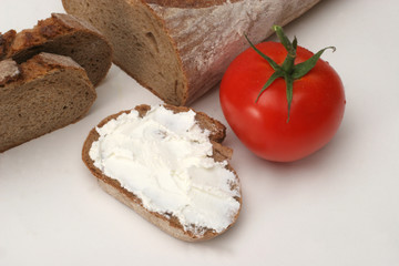 Bread with cream cheese and tomato
