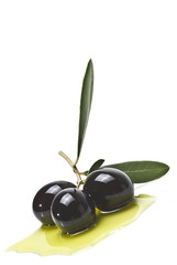 Olivas con aceite de oliva.