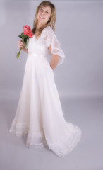 Fototapeta na wymiar jolie femme en robe de mariée