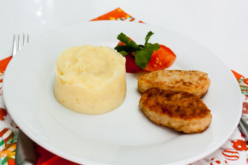 Mashed potatoes with a cutlet