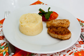 Mashed potatoes with a cutlet