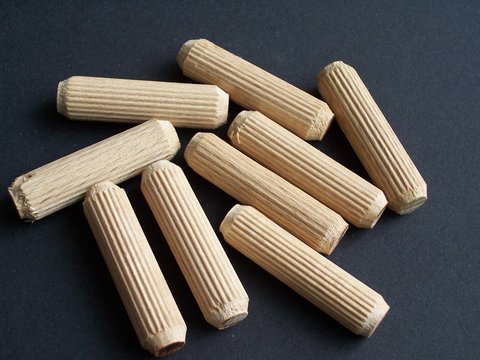 holzd&uuml;bel