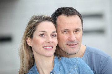 Obraz na płótnie Canvas Portrait of happy couple standing outdoors
