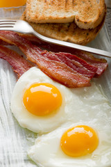 eggs with bacon-uova con bacon