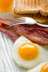 eggs with bacon-uova con bacon