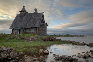 Храм на берегу залива.