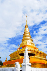 Fototapeta premium Golden Pagoda in Buddha temple