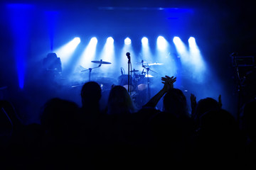 Empty stage at concert, blue stage lights - obrazy, fototapety, plakaty