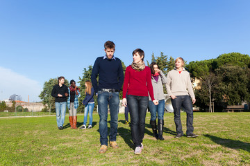 Obraz premium College Students Walking and Talking at Park