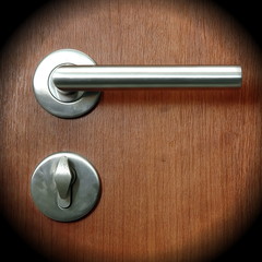 Keyhole gate