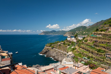 Naklejka na ściany i meble Panoramiczny widok na wybrzeżu Morza w Cinque Terre, Włochy