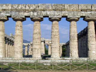 Paestum, antico tempio greco, italia