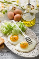 eggs with green salad