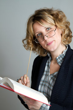 ragazza con libro