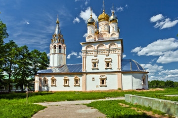Fototapeta na wymiar Russian church in Ryazan