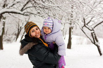 Fototapeta na wymiar Mother and daughter in winter