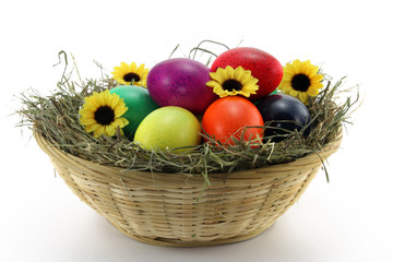 osternest mit blumen