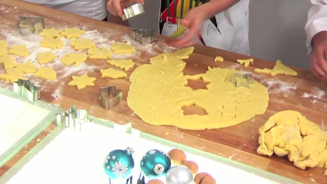 kids baking christmas cookies