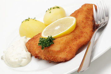 Gebackenes Schollenfilet mit Kartoffeln, Remoulade