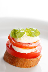 Tomaten-Mozarella-Brot