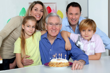 Obraz na płótnie Canvas Family celebrating grandfather's birthday