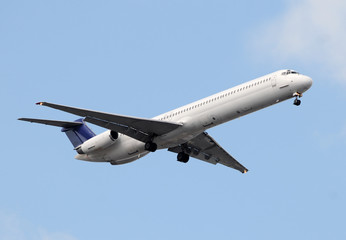 Fototapeta na wymiar odrzutowy samolot pasażerski