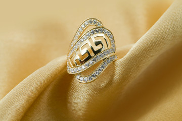 Elegant jewelry ring with jewel stone