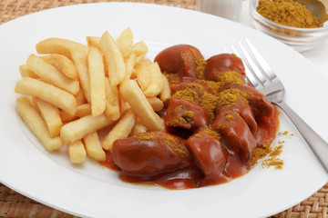 Currywurst mit Pommes frites