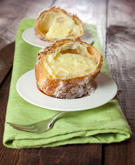 Windbeutel mit Pudding