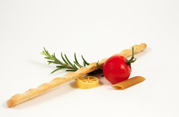 Pomodorini, pasta, rosmarino , e grissino
